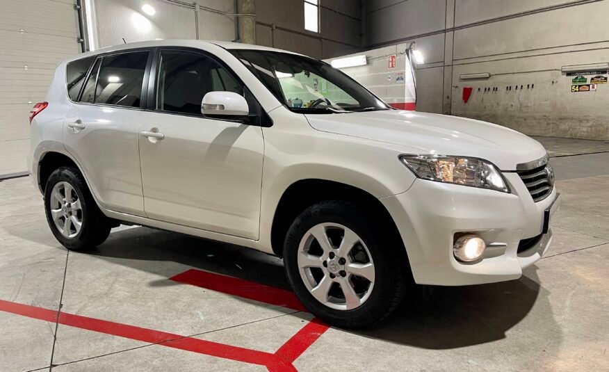 TOYOTA RAV4 D4d 4×4 2.2 D4-d ADVANCE