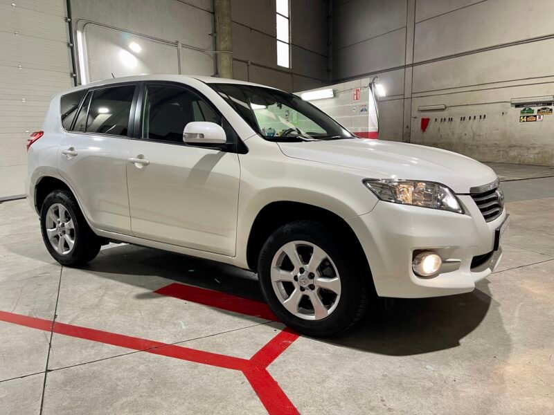TOYOTA RAV4 D4d 4×4 2.2 D4-d ADVANCE