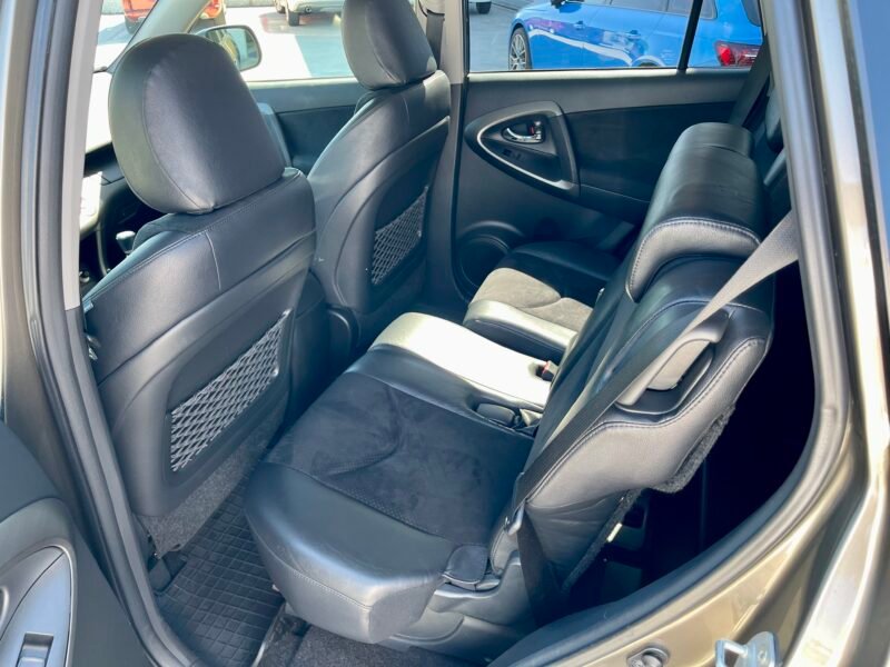 TOYOTA RAV4 D4d 4×4 2.2 D4-d EXECUTIVE