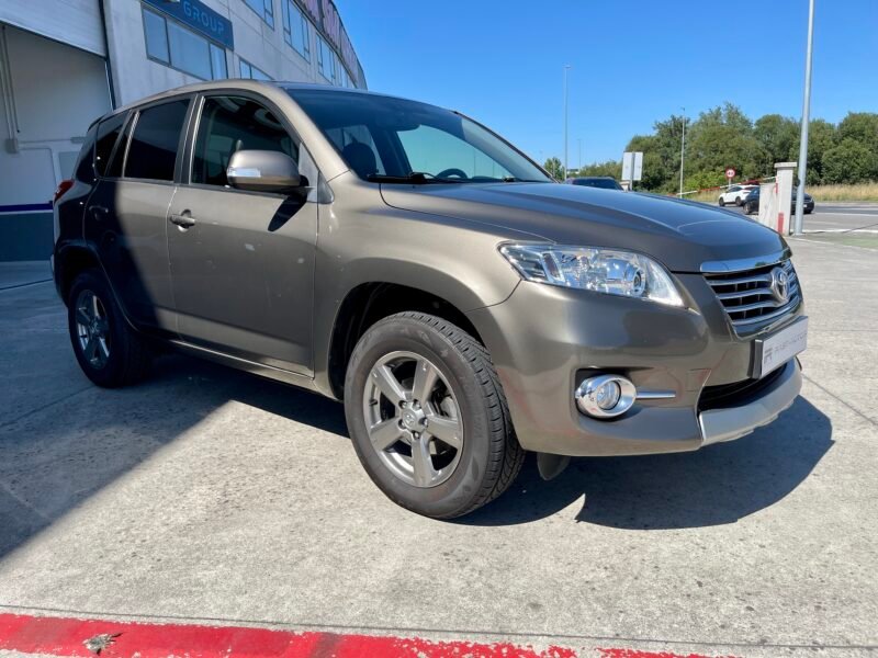 TOYOTA RAV4 D4d 4×4 2.2 D4-d EXECUTIVE