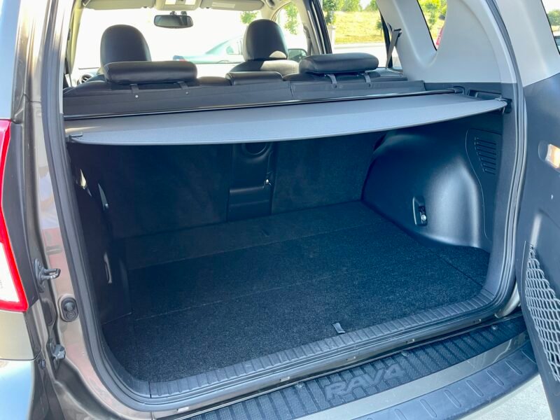 TOYOTA RAV4 D4d 4×4 2.2 D4-d EXECUTIVE