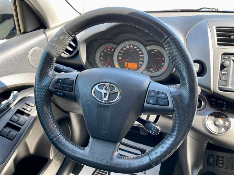 TOYOTA RAV4 D4d 4×4 2.2 D4-d EXECUTIVE