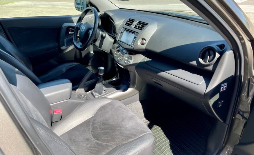 TOYOTA RAV4 D4d 4×4 2.2 D4-d EXECUTIVE