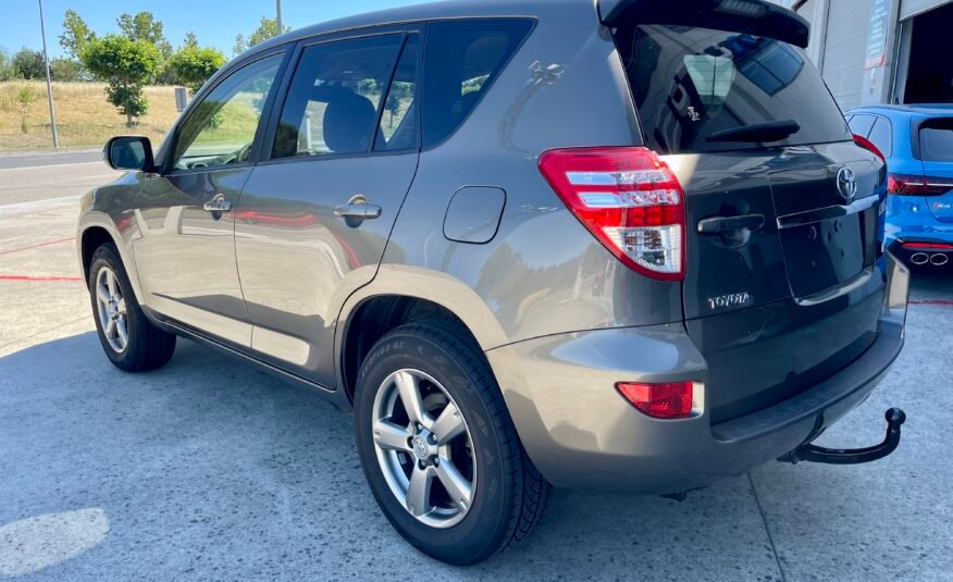 TOYOTA RAV4 D4d 4×4 2.2 D4-d EXECUTIVE