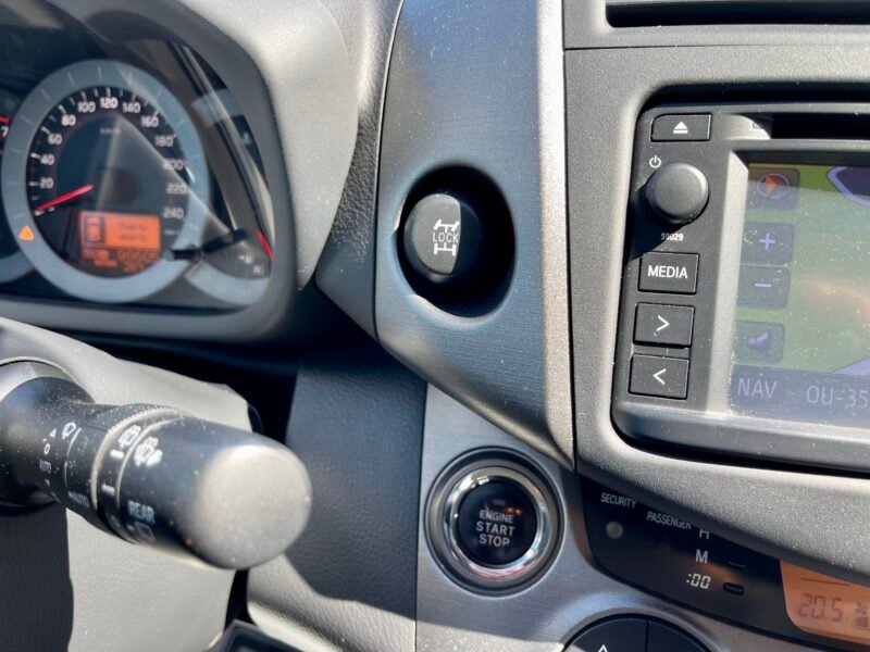 TOYOTA RAV4 D4d 4×4 2.2 D4-d EXECUTIVE