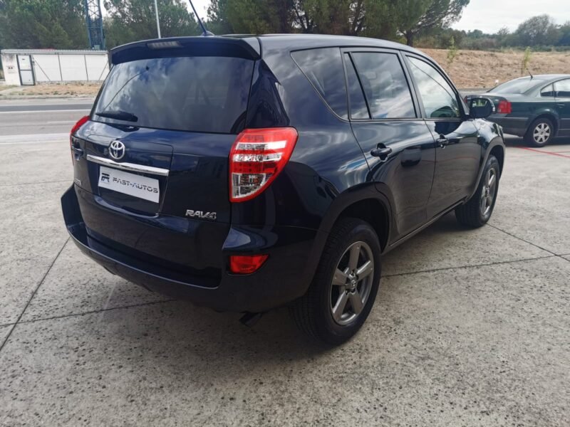 TOYOTA RAV4 2.2 D4D Advance 4×2