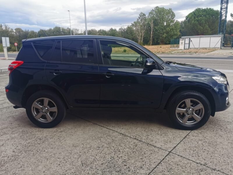 TOYOTA RAV4 2.2 D4D Advance 4×2