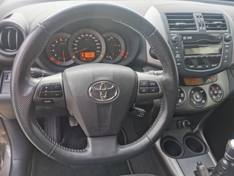 TOYOTA RAV4 4×4 2.2 D4-d ADVANCE