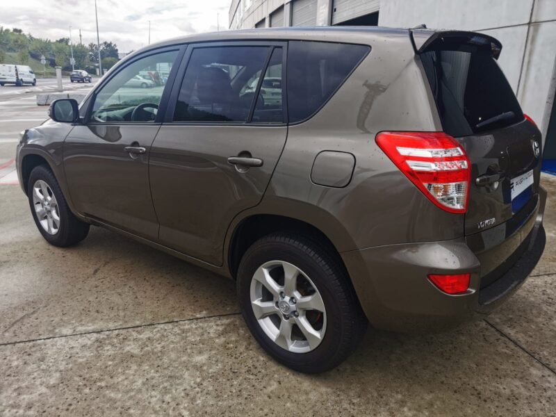 TOYOTA RAV4 4×4 2.2 D4-d ADVANCE
