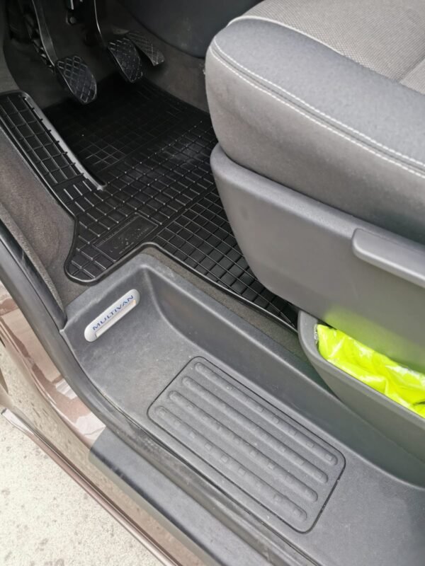 VOLKSWAGEN MULTIVAN T5.1 2.0 TDI 140cv Comfortline Edition