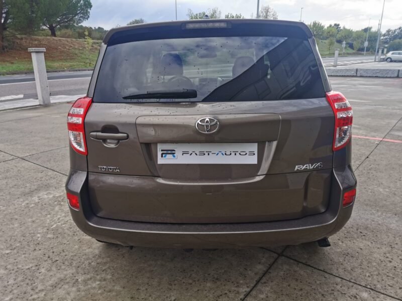 TOYOTA RAV4 4×4 2.2 D4-d ADVANCE