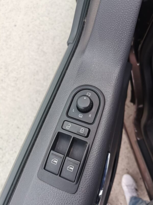 VOLKSWAGEN MULTIVAN T5.1 2.0 TDI 140cv Comfortline Edition