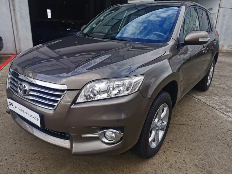 TOYOTA RAV4 4×4 2.2 D4-d ADVANCE