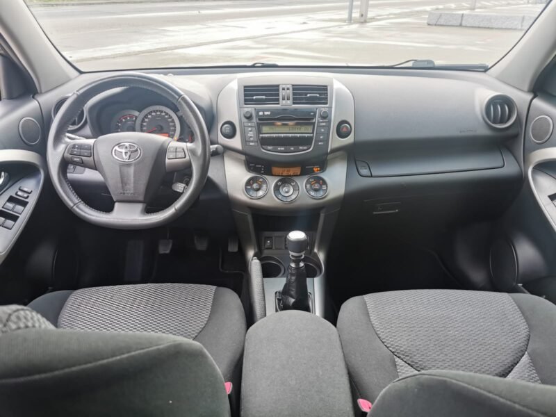 TOYOTA RAV4 4×4 2.2 D4-d ADVANCE