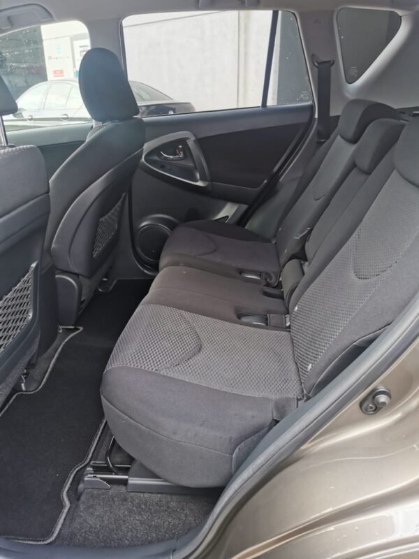 TOYOTA RAV4 4×4 2.2 D4-d ADVANCE