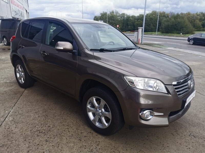 TOYOTA RAV4 4×4 2.2 D4-d ADVANCE