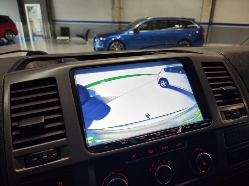 VOLKSWAGEN MULTIVAN T5.1 2.0 TDI DSG CONFORTLINE EDITION