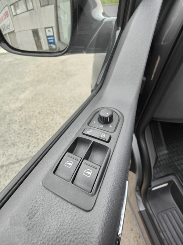 VOLKSWAGEN MULTIVAN T5.1 2.0 TDI DSG CONFORTLINE EDITION