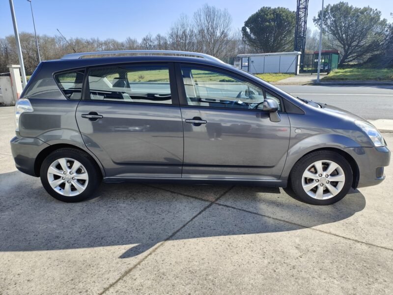 TOYOTA Corolla VERSO 2.2 D4d LUNA