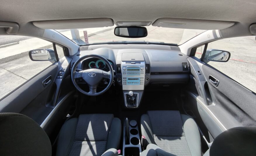 TOYOTA Corolla VERSO 2.2 D4d LUNA