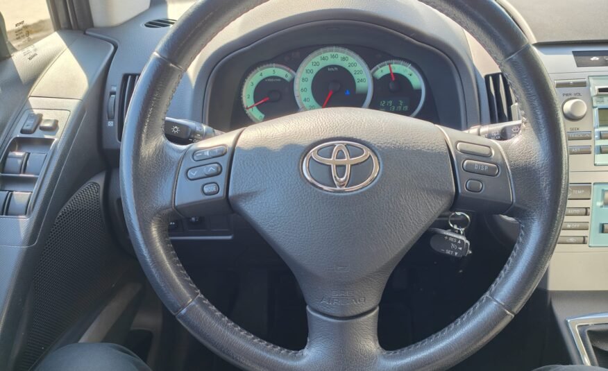 TOYOTA Corolla VERSO 2.2 D4d LUNA
