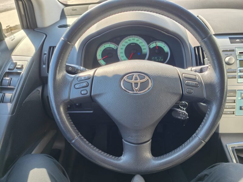 TOYOTA Corolla VERSO 2.2 D4d LUNA