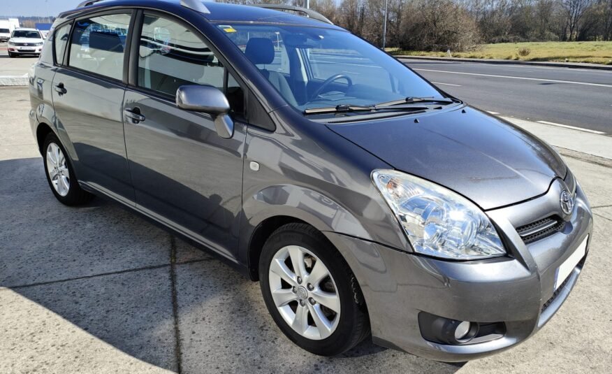 TOYOTA Corolla VERSO 2.2 D4d LUNA