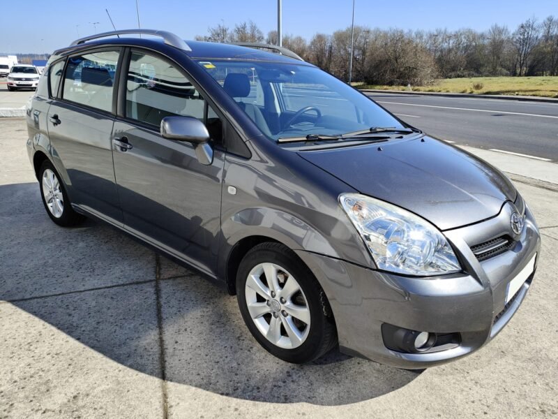 TOYOTA Corolla VERSO 2.2 D4d LUNA