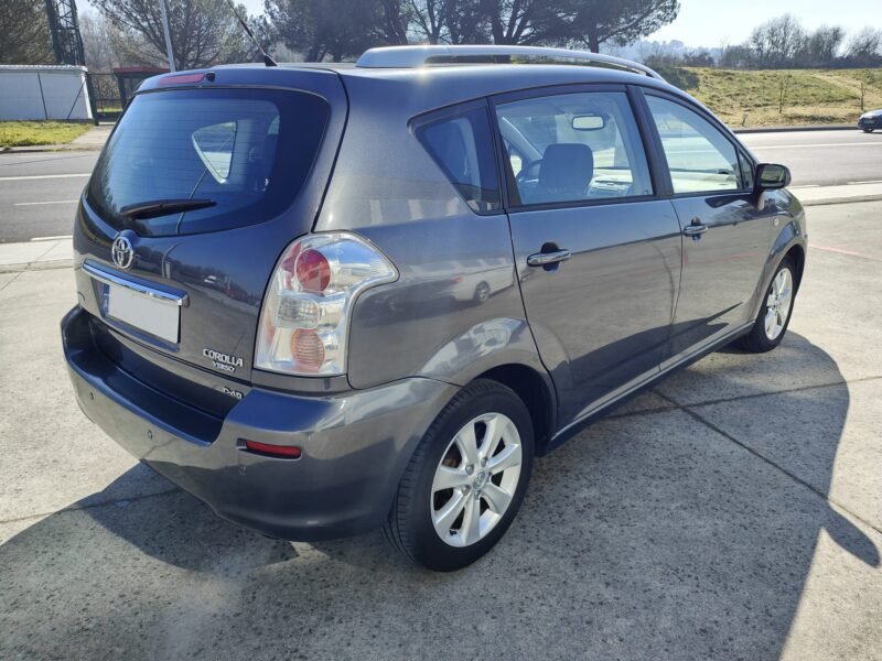 TOYOTA Corolla VERSO 2.2 D4d LUNA