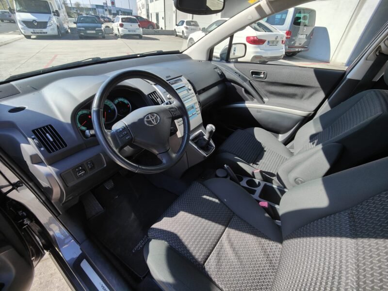 TOYOTA Corolla VERSO 2.2 D4d LUNA