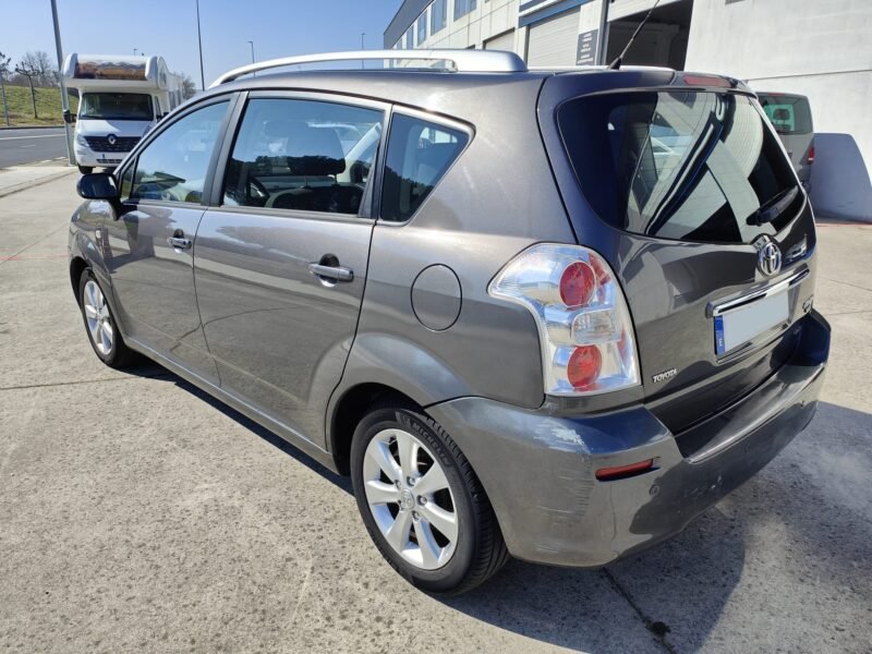 TOYOTA Corolla VERSO 2.2 D4d LUNA