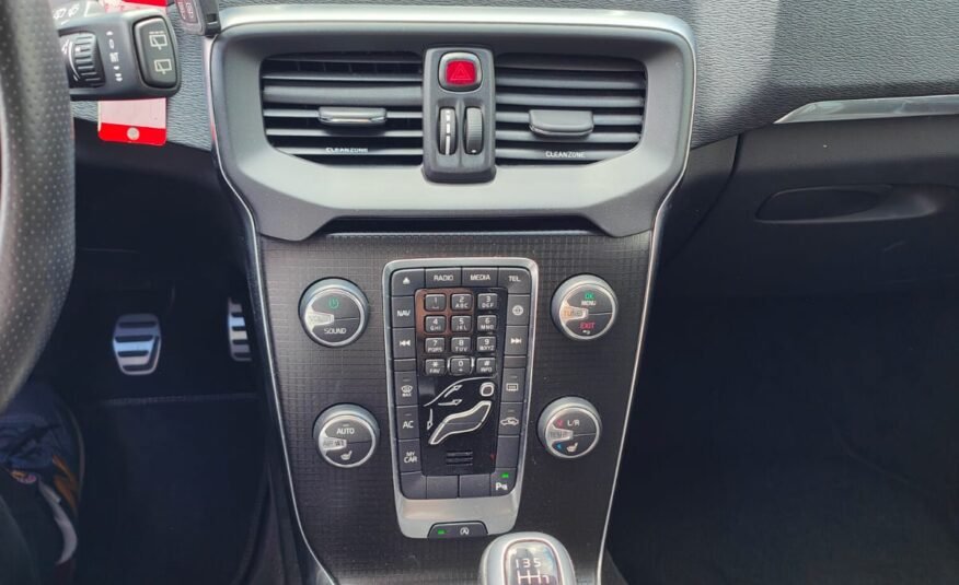 VOLVO V40 D3 RDesign Momentum
