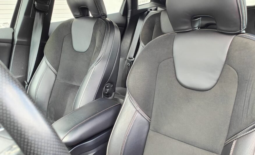 VOLVO V40 D3 RDesign Momentum