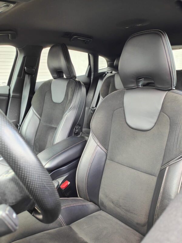 VOLVO V40 D3 RDesign Momentum