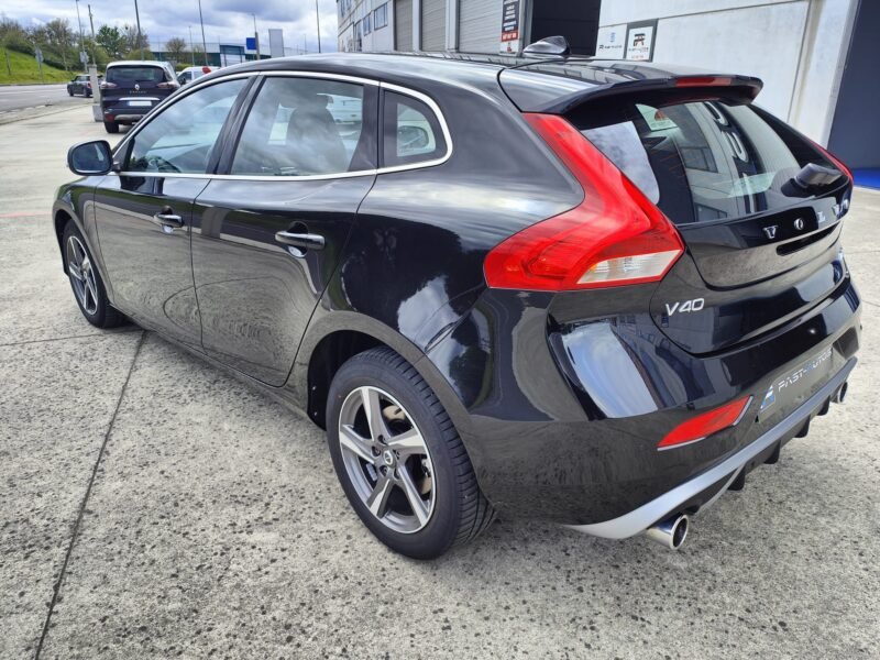 VOLVO V40 D3 RDesign Momentum