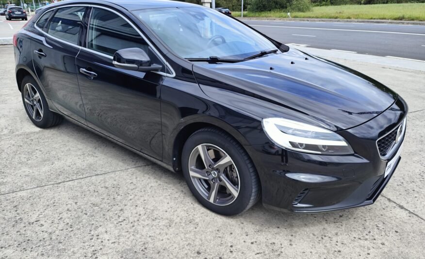 VOLVO V40 D3 RDesign Momentum