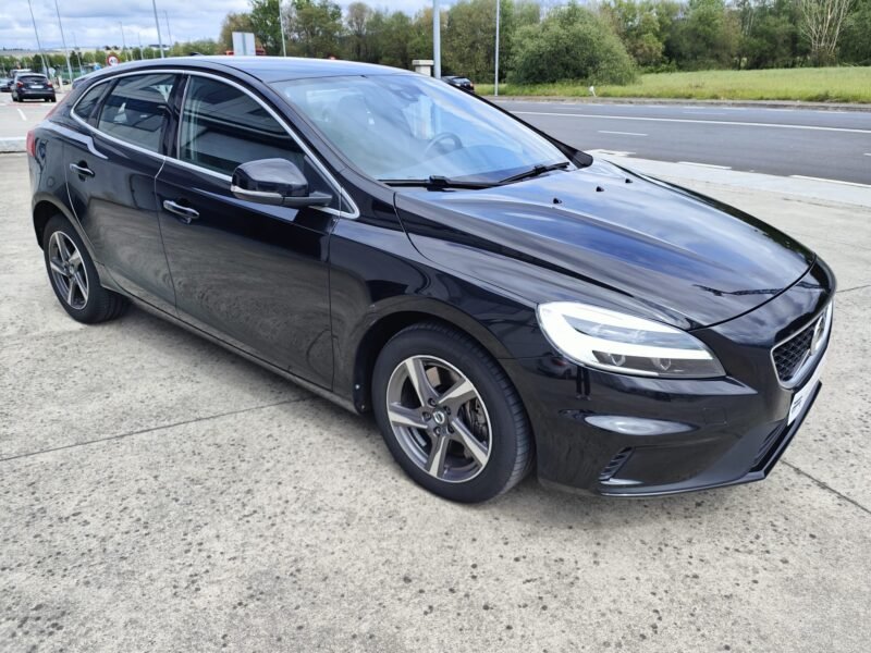 VOLVO V40 D3 RDesign Momentum
