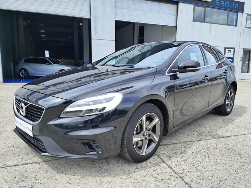 VOLVO V40 D3 RDesign Momentum