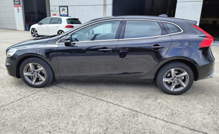 VOLVO V40 D3 RDesign Momentum