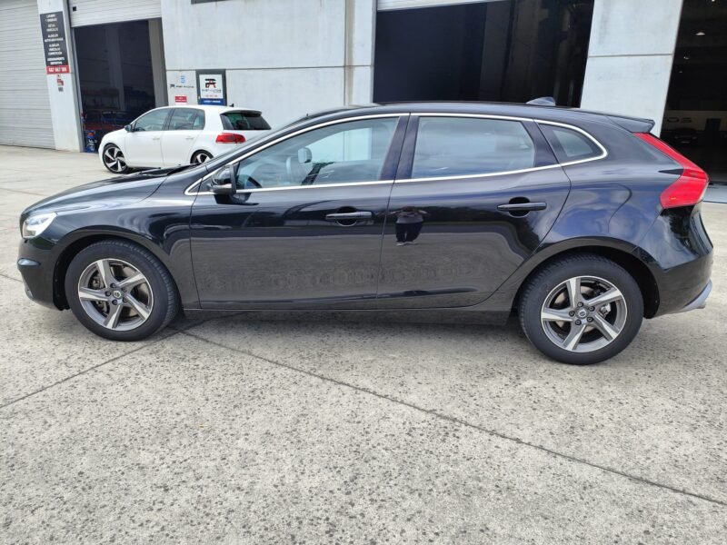 VOLVO V40 D3 RDesign Momentum