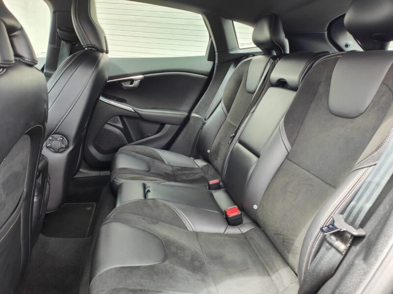 VOLVO V40 D3 RDesign Momentum