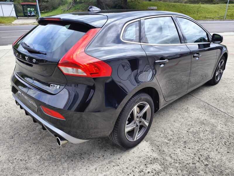 VOLVO V40 D3 RDesign Momentum