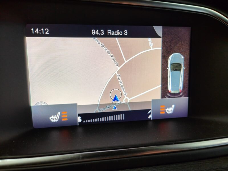 VOLVO V40 D3 RDesign Momentum