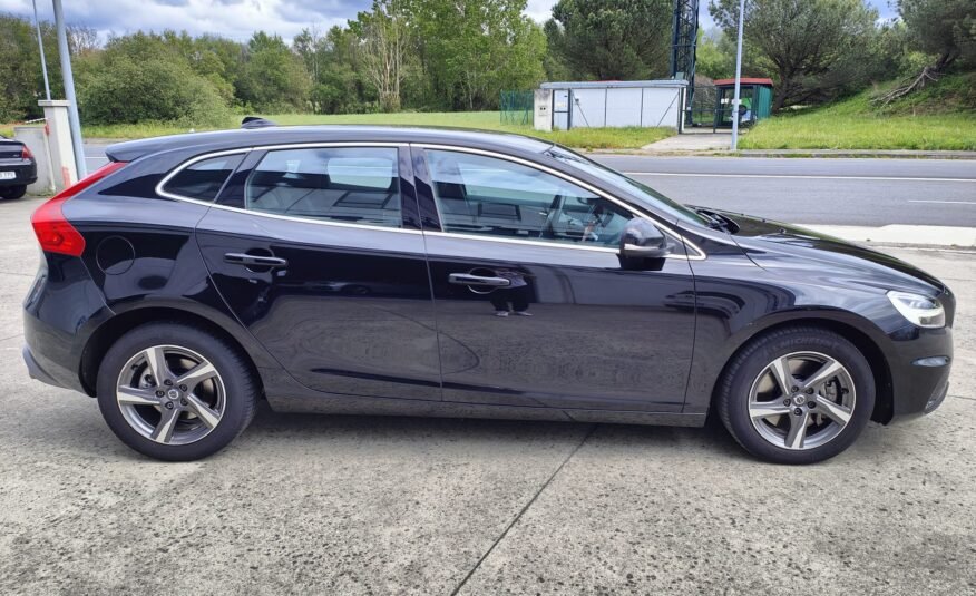 VOLVO V40 D3 RDesign Momentum