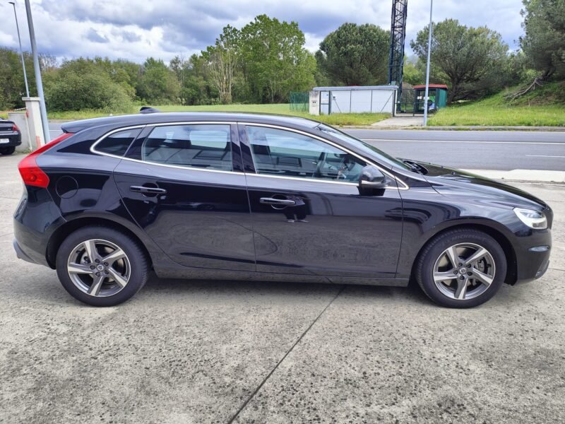 VOLVO V40 D3 RDesign Momentum