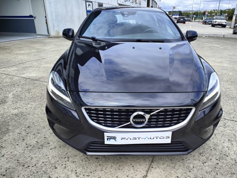 VOLVO V40 D3 RDesign Momentum