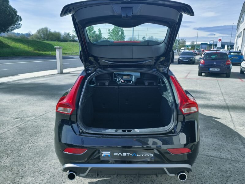 VOLVO V40 D3 RDesign Momentum