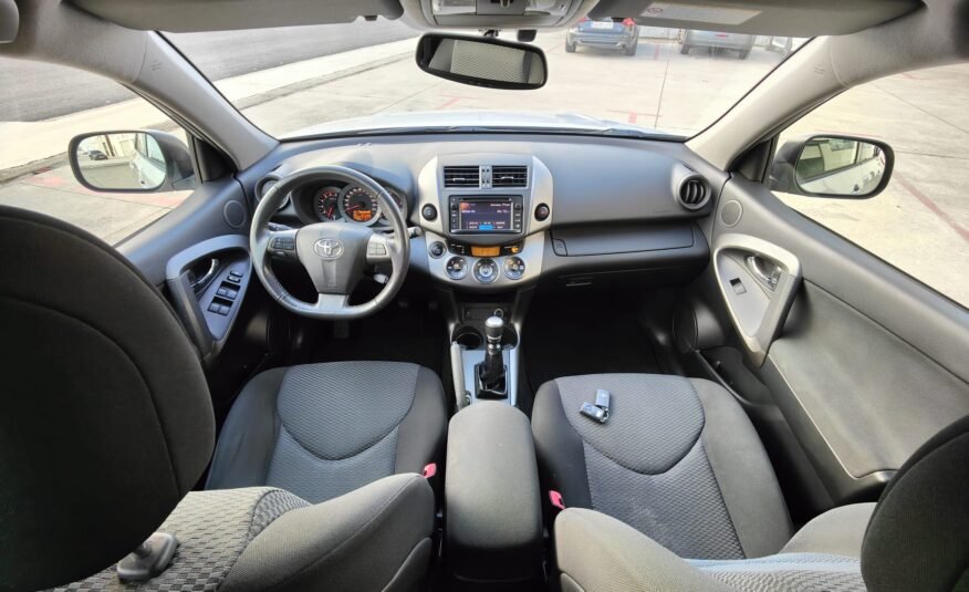 TOYOTA RAV4 D4d 4×4 ADVANCE 4X4