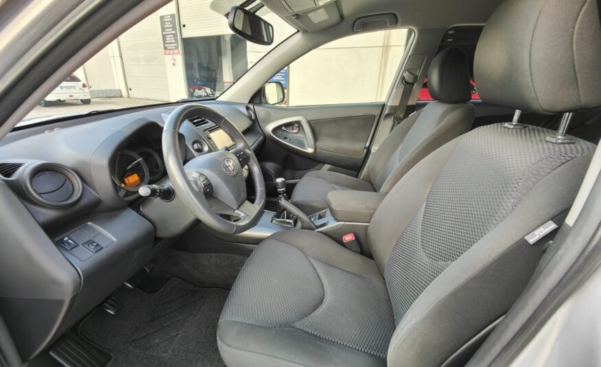 TOYOTA RAV4 D4d 4×4 ADVANCE 4X4