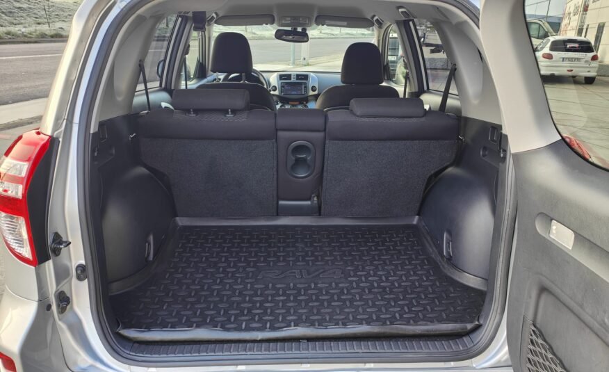 TOYOTA RAV4 D4d 4×4 ADVANCE 4X4